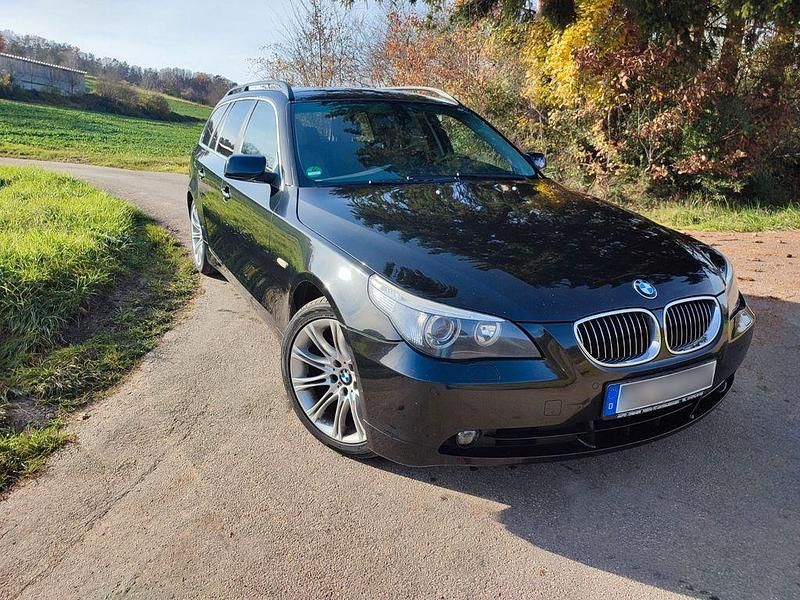 Schwarz Gebraucht 2006 BMW 530 Comfort Edition Kombi | 3.800 € (Superpreis) - Bild 1/4