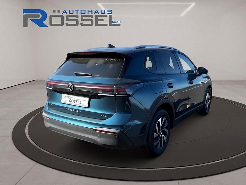 Neu VW Tiguan 150 PS (110 kW) 2026 Nightshade blue SUV