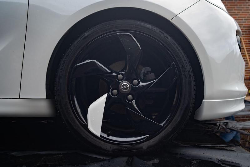 Gebraucht Opel Adam Edition 101 PS (74 kW) 2015 Weiß Kleinwagen