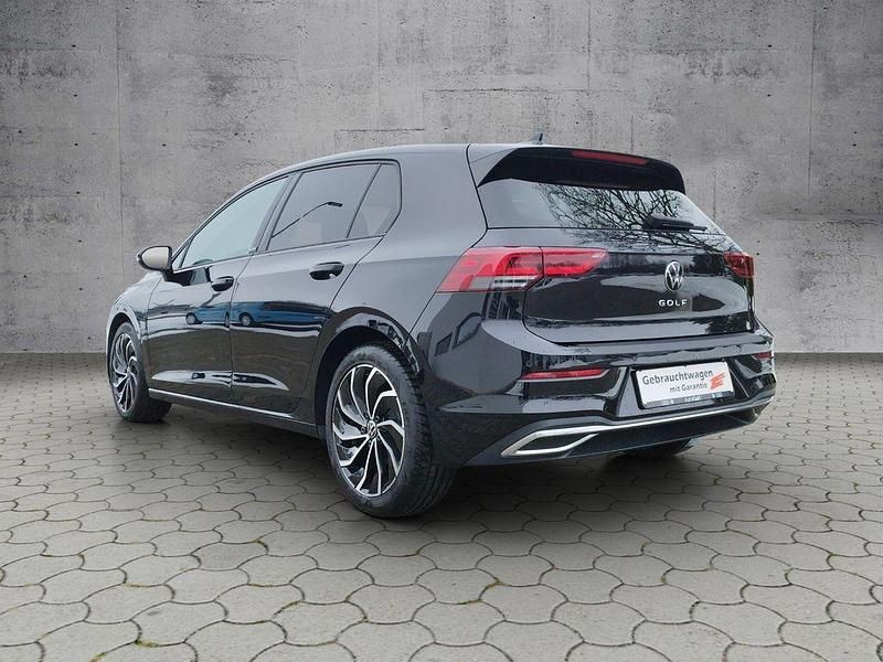 Gebraucht VW Golf VIII Active 150 PS (110 kW) 2022 Deep black perleffekt Limousine
