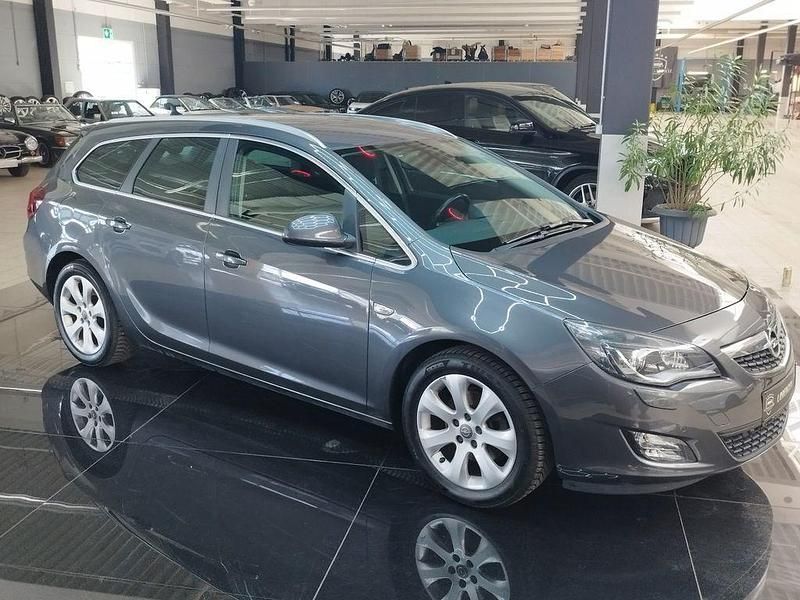 Gebraucht Opel Astra Innovation 179 PS (131 kW) 2012 Grau Kombi