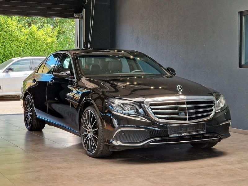 Schwarz Gebraucht 2020 Mercedes E450 Avantgarde Limousine | 34.999 € (Guter Preis) - Bild 1/3