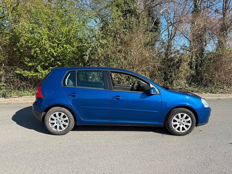 Gebraucht VW Golf V 102 PS (75 kW) 2005 Blau Kleinwagen