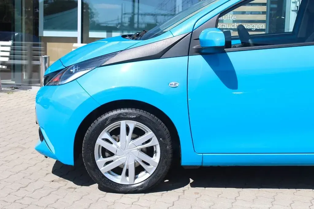 Gebraucht Toyota Aygo X-play 69 PS (50 kW) 2017 Blau Kleinwagen