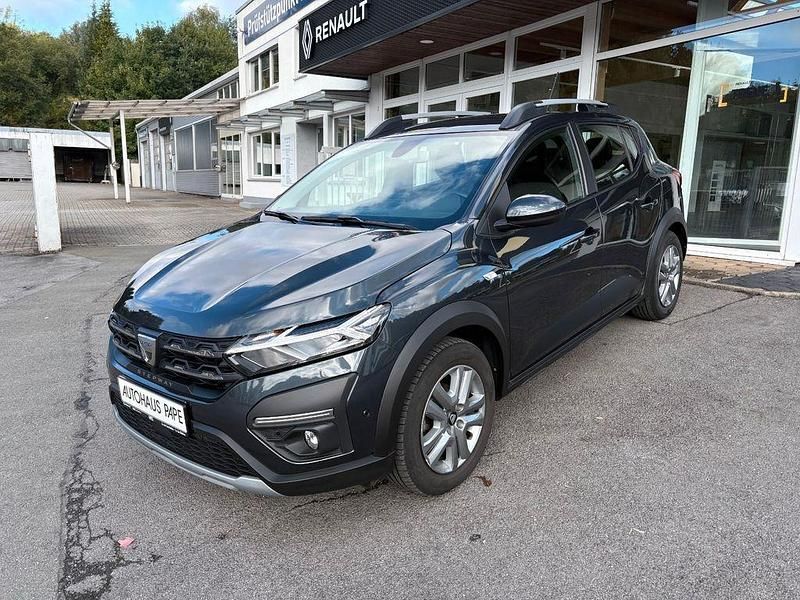 Grau Gebraucht 2021 Dacia Sandero Comfort Kleinwagen | 12.990 € (Fairer Preis) - Bild 1/4