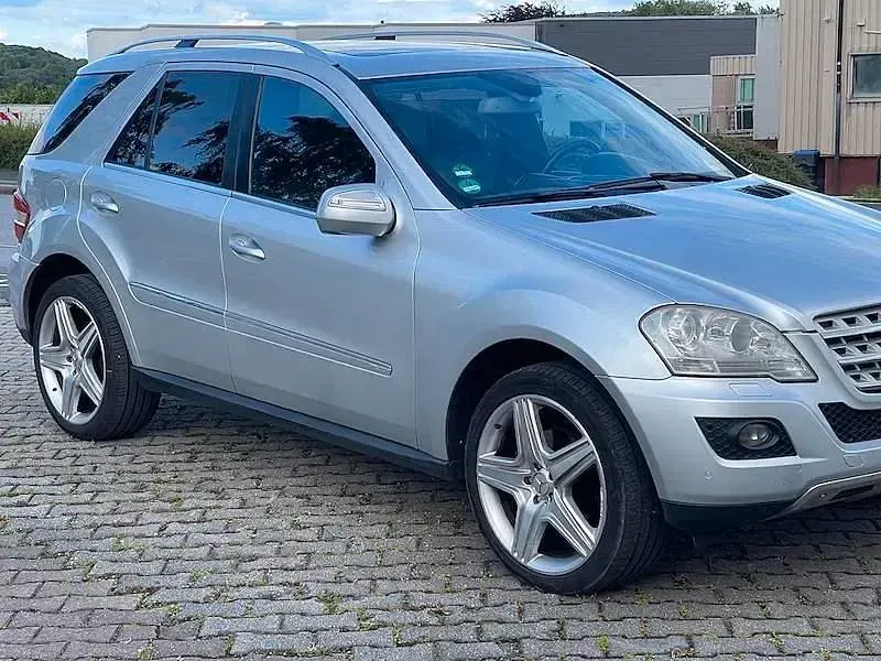 Gebraucht Mercedes ML320 224 PS (164 kW) 2009 Silber SUV