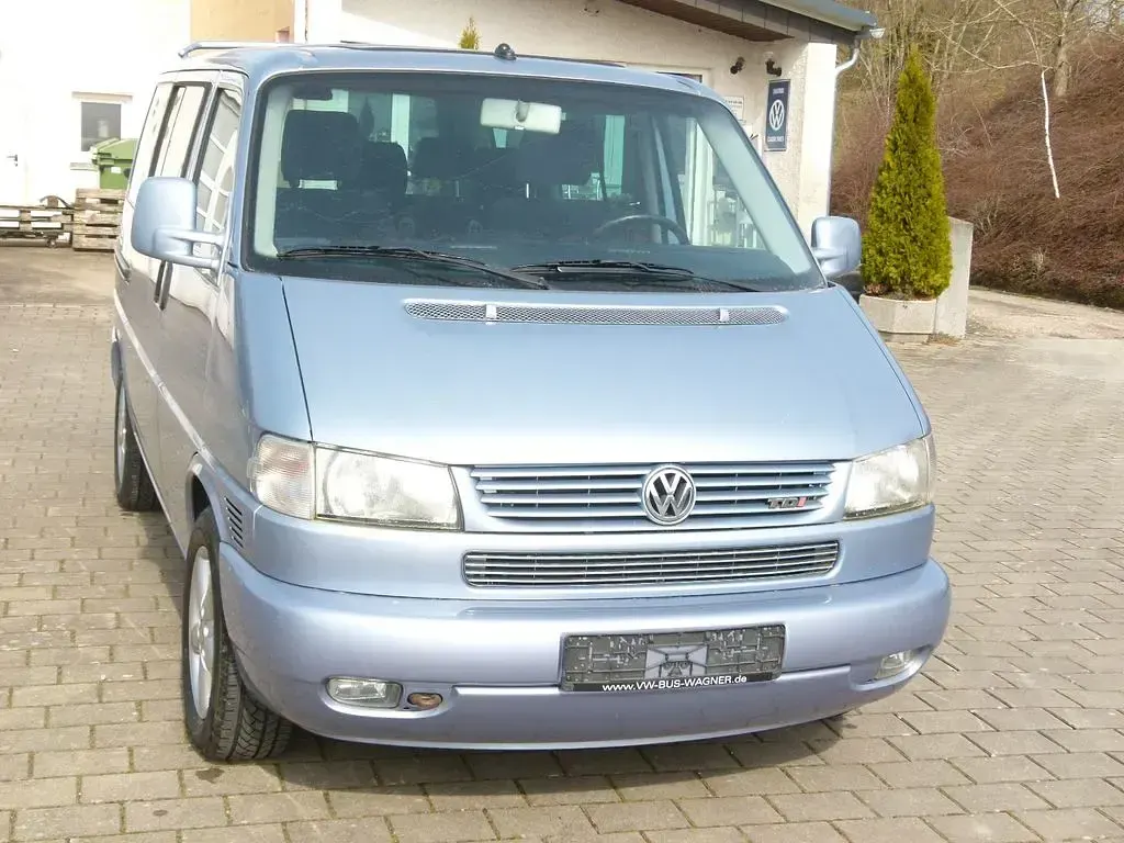 Second-hand VW Caravelle 151 CP (111 kW) 2002 Albastru Van
