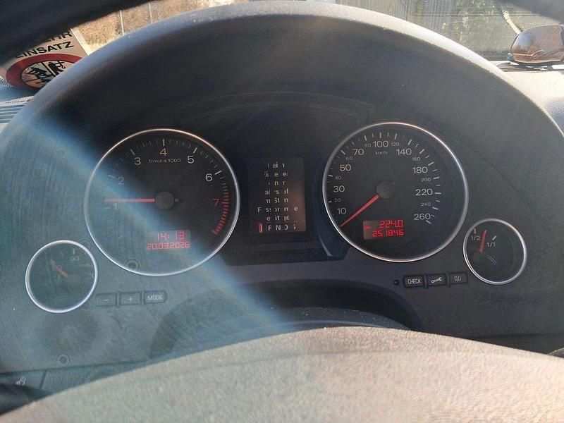 Gebraucht Audi Cabriolet 163 PS (119 kW) 2005 Schwarz Cabrio