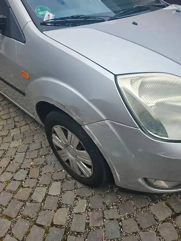 Gebraucht Ford Fiesta 80 PS (58 kW) 2005 Silber Kleinwagen