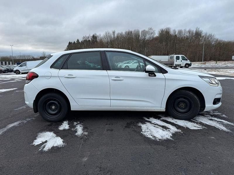 Gebraucht Citroën C4 SELECTION 99 PS (72 kW) 2018 Weiß Limousine