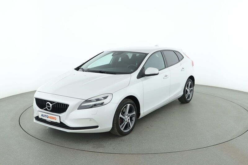 Weiß Gebraucht 2017 Volvo V40 Momentum Kombi | 15.230 € (Etwas zu teuer) - Bild 1/4