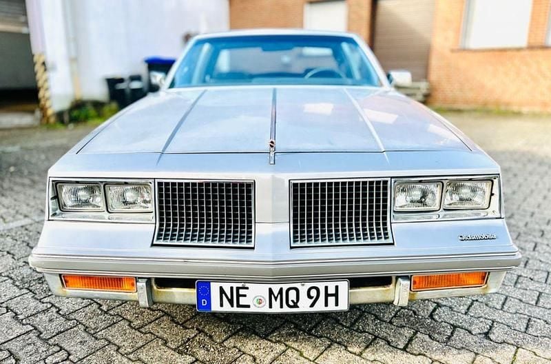 Gebraucht Oldsmobile Cutlass 156 PS (114 kW) 1983 Grau Limousine