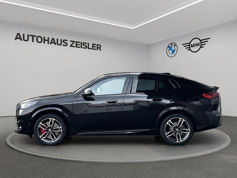 Neu BMW iX2 Performance 230 kW (313 PS) 2025 Saphirschwarz SUV