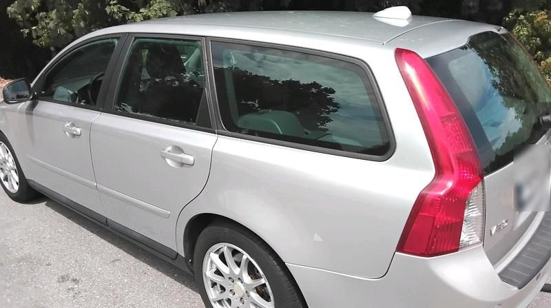 Gebraucht Volvo V50 114 PS (83 kW) 2010 Silber Kombi