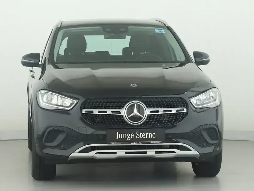 Gebraucht Mercedes GLA200 Style 150 PS (110 kW) 2023 Unilack nachtschwarz SUV