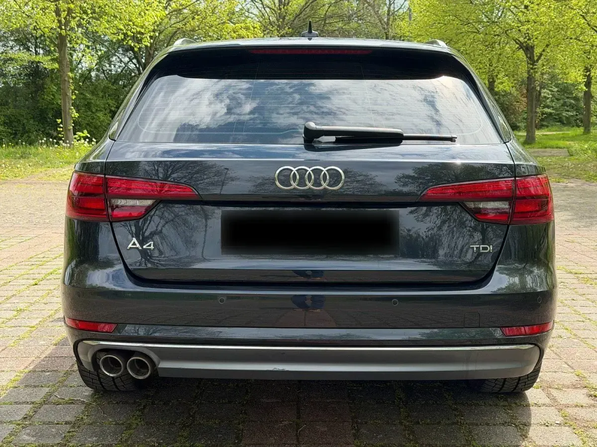 Gebraucht Audi A4 Sport 190 PS (139 kW) 2017 Blau Kombi