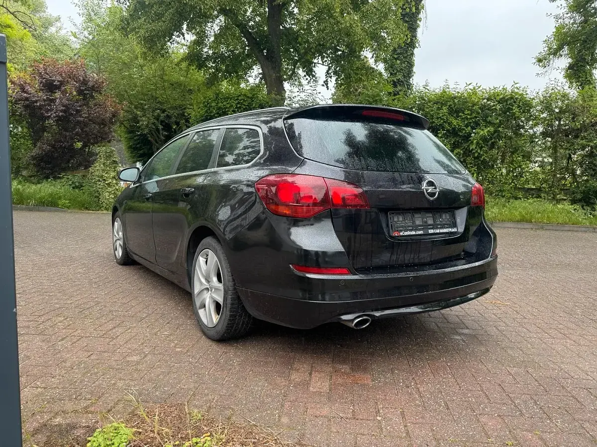 Gebraucht Opel Astra 160 PS (117 kW) 2011 Schwarz Kombi
