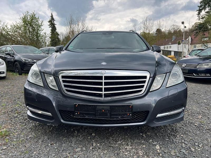 Gebraucht Mercedes E200 136 PS (100 kW) 2012 Grau Kombi