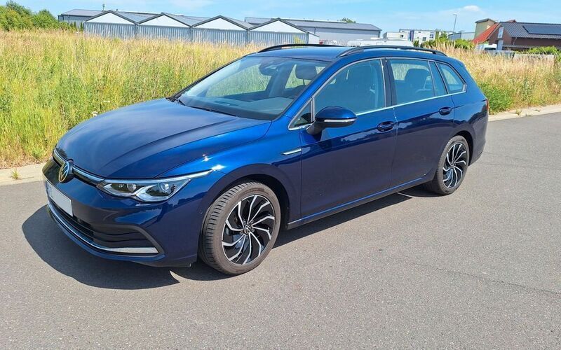 Blau Gebraucht 2022 VW Golf VIII Style Kombi | 22.250 € (Guter Preis) - Bild 1/4