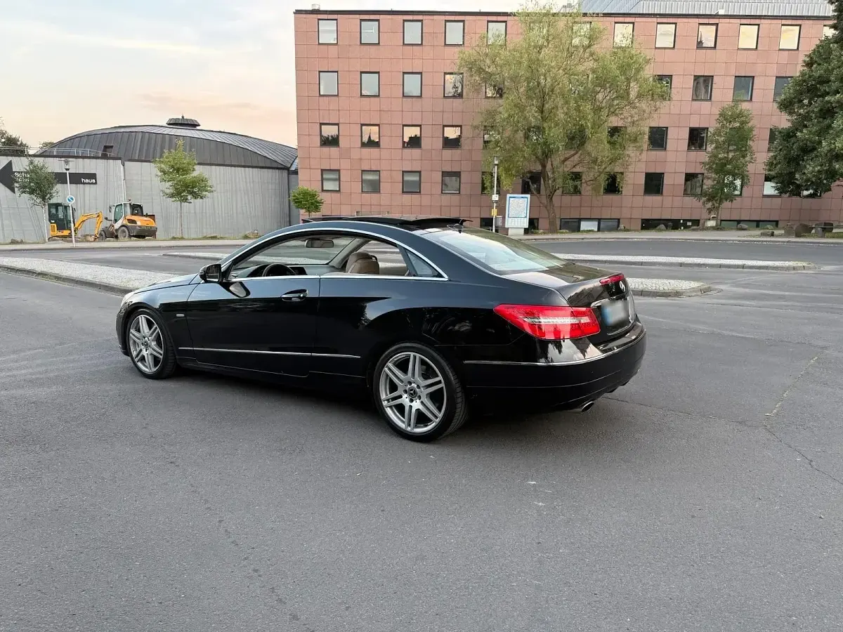 Gebraucht Mercedes E350 292 PS (214 kW) 2009 Schwarz Coupé