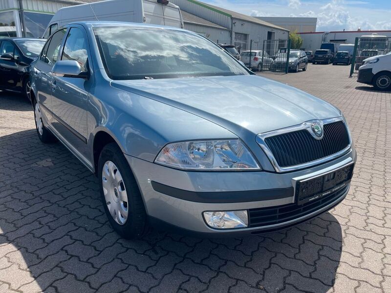 Grau Gebraucht 2005 Skoda Octavia Ambiente Limousine | 2.999 € (Fairer Preis) - Bild 1/4