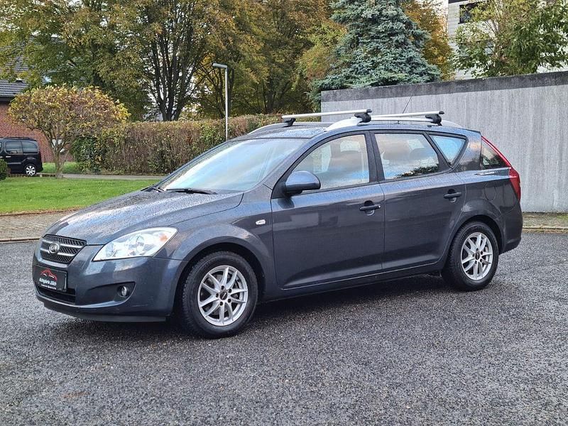 Grau Gebraucht 2009 Kia Ceed Sportswagon Kombi | 4.999 € (Etwas zu teuer) - Bild 1/4