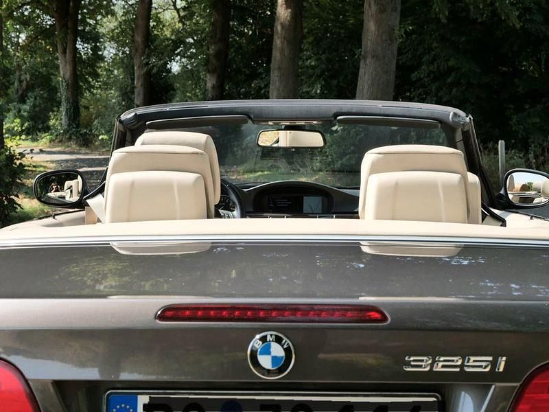 Braun Gebraucht 2011 BMW 325 Cabriolet Cabrio | 16.900 € (Etwas zu teuer) - Bild 1/4