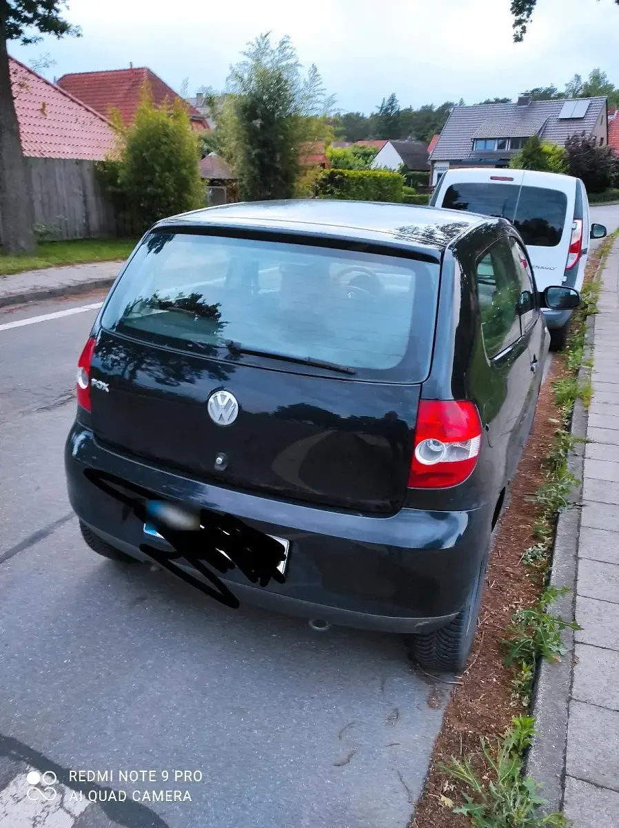 Gebraucht VW Fox 54 PS (39 kW) 2008 Schwarz Kleinwagen