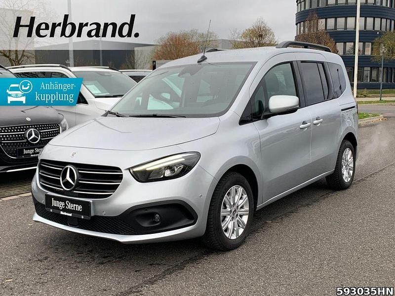 Silber Gebraucht 2024 Mercedes T180 Van / Kleinbus | 33.950 € (Teuer) - Bild 1/4