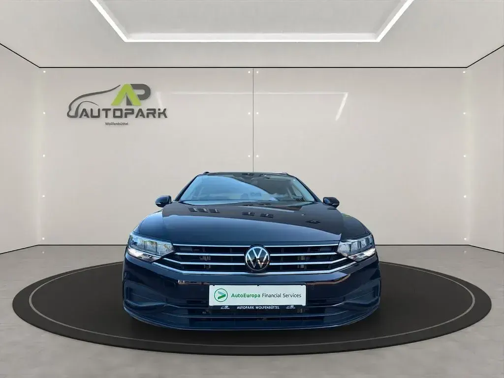 Gebraucht VW Passat 150 PS (110 kW) 2022 Schwarz Kombi
