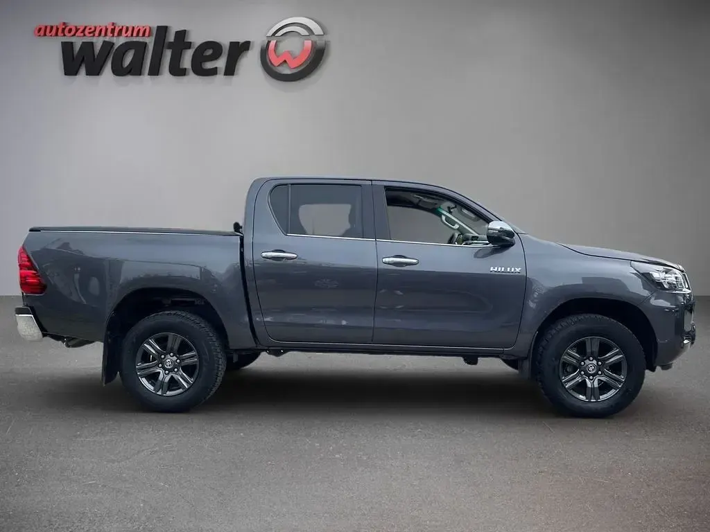 Gebraucht Toyota HiLux Comfort 150 PS (110 kW) 2024 Grau Pickup