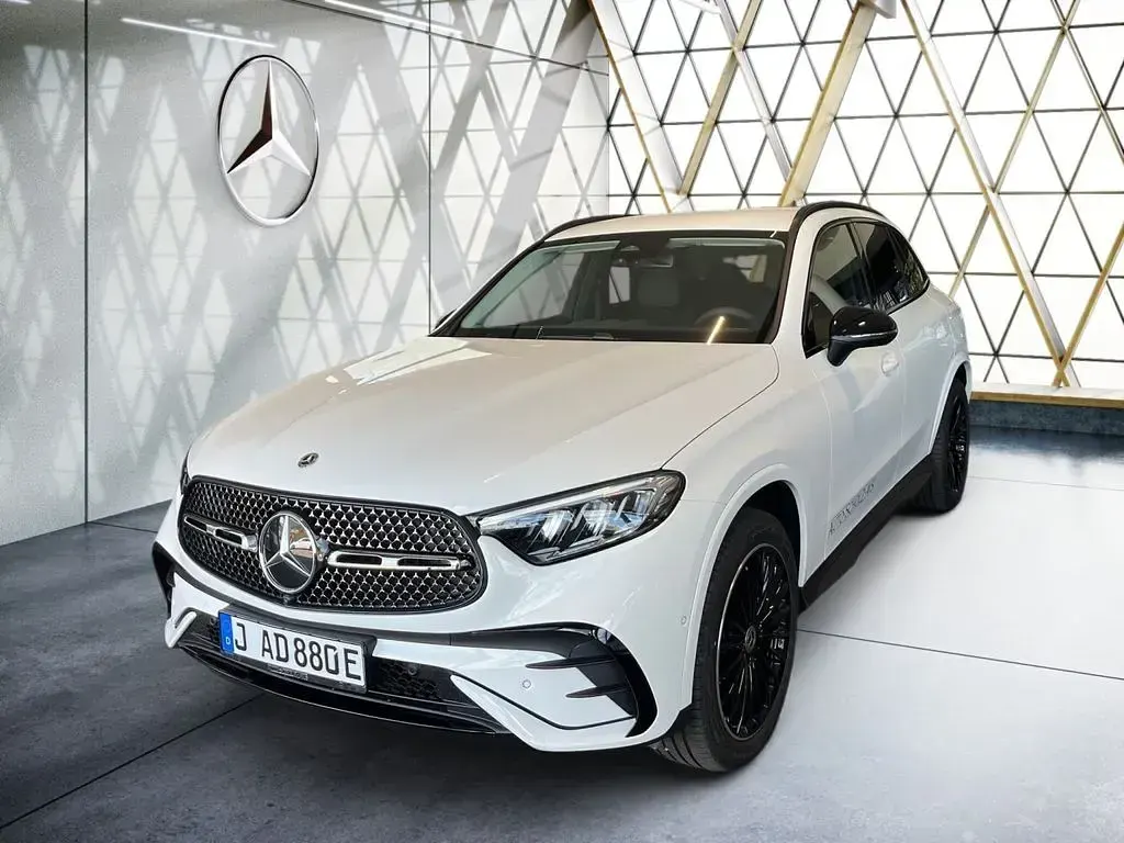 Gebraucht Mercedes GLC300e AMG 333 PS (244 kW) 2026 Weiß SUV