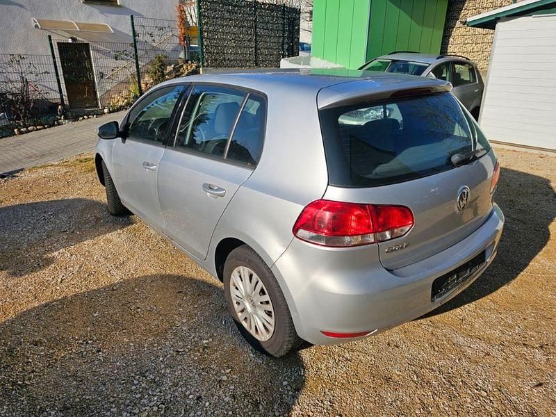 Second-hand VW Golf VII Trendline 80 CP (58 kW) 2012 Argintiu Berlinǎ