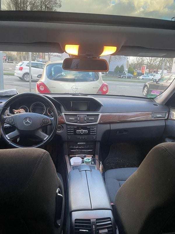 Gebraucht Mercedes E200 Elegance 184 PS (135 kW) 2012 Schwarz Kombi