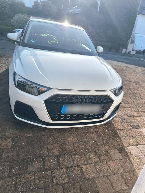 Weiß Gebraucht 2021 Audi A1 Sportback Performance Kleinwagen | 18.700 € (Fairer Preis) - Bild 1/4