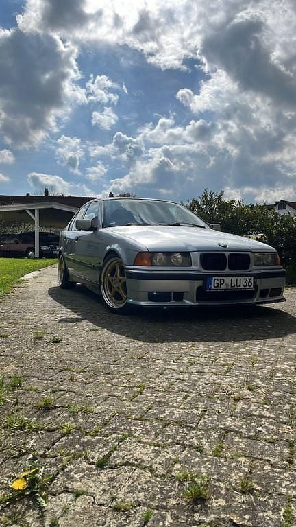 Silber Gebraucht 1996 BMW 318 Performance Limousine | 3.900 € (Fairer Preis) - Bild 1/4