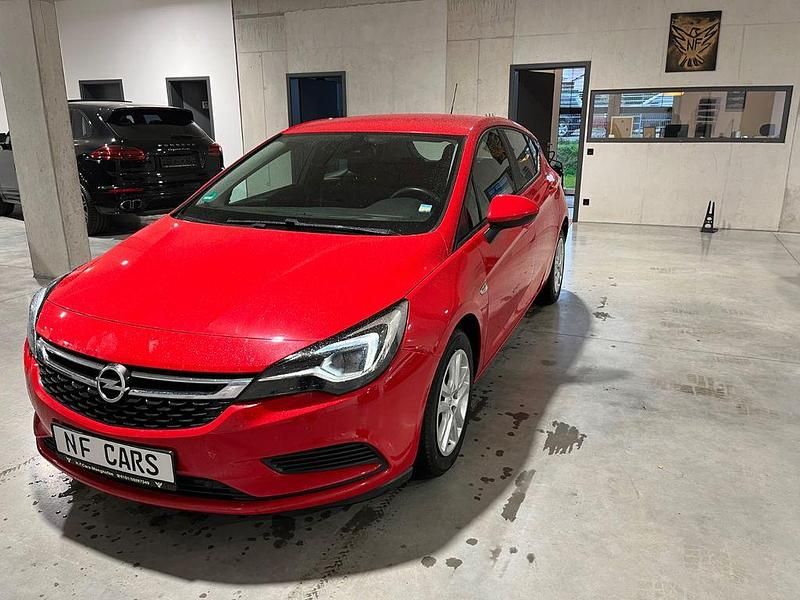 Rot Gebraucht 2018 Opel Astra Edition Limousine | 8.990 € (Guter Preis) - Bild 1/4