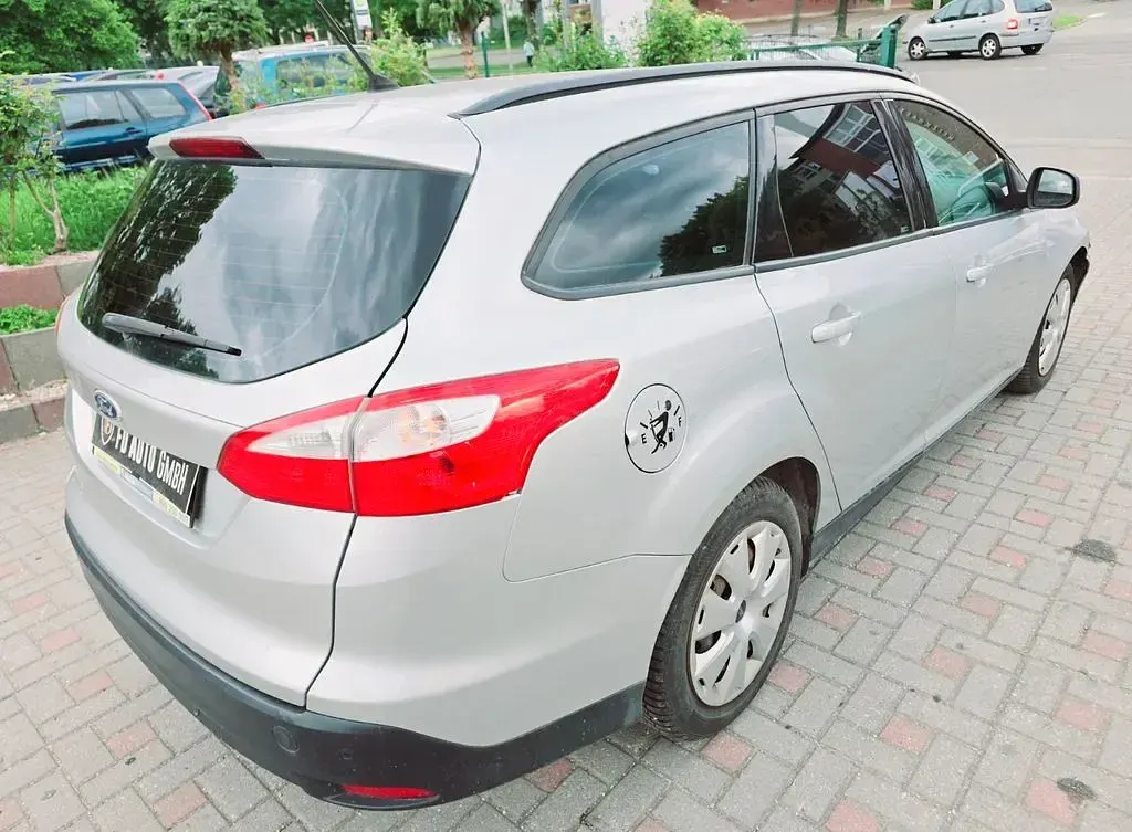 Gebraucht Ford Focus Trend 116 PS (85 kW) 2012 Silber Limousine