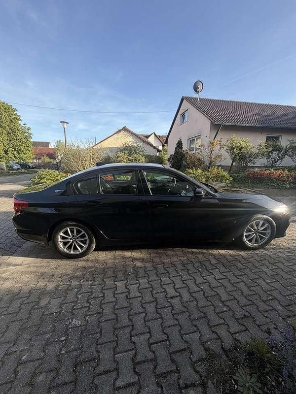 Gebraucht BMW 530e Sport Line 252 PS (185 kW) 2017 Schwarz Limousine