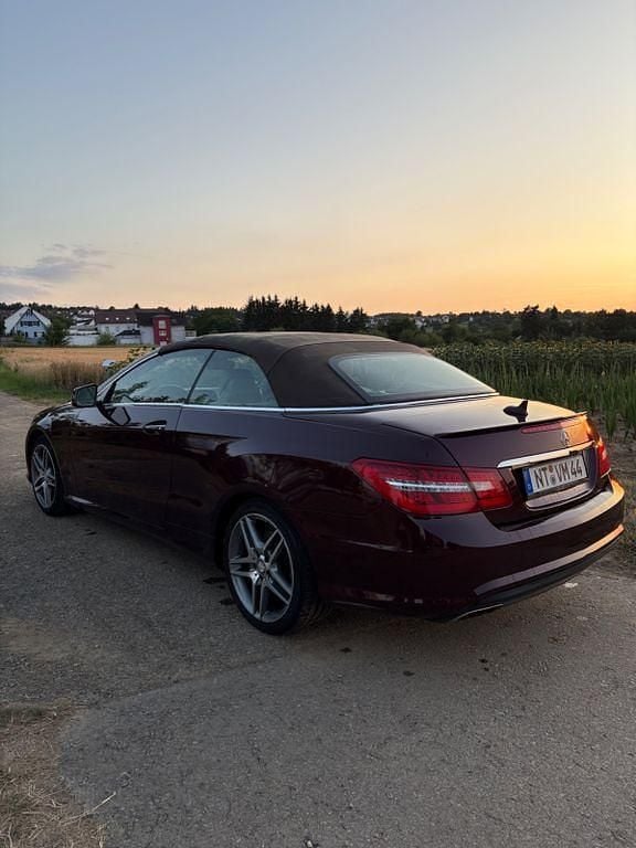 Gebraucht Mercedes E500 Elegance 387 PS (284 kW) 2011 Rot Cabrio