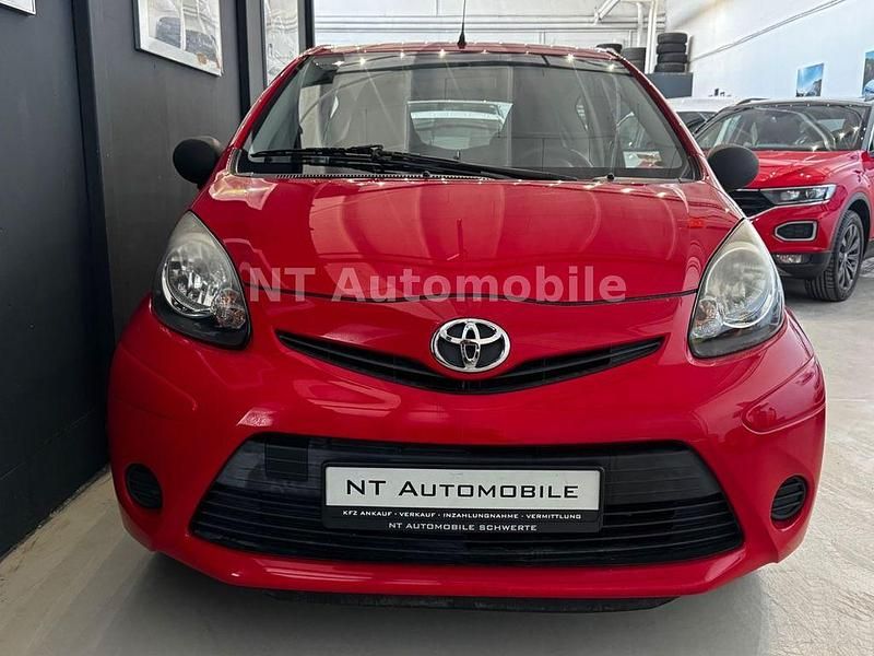 Gebraucht Toyota Aygo Basis 68 PS (50 kW) 2012 Rot Kleinwagen