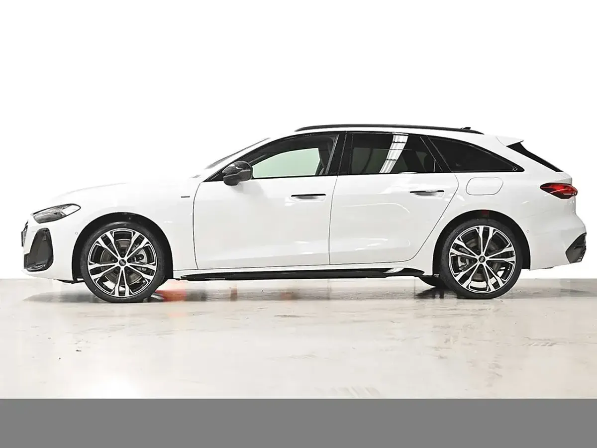 Gebraucht Audi A5 367 PS (269 kW) 2026 Gletscherweiß metallic Kombi