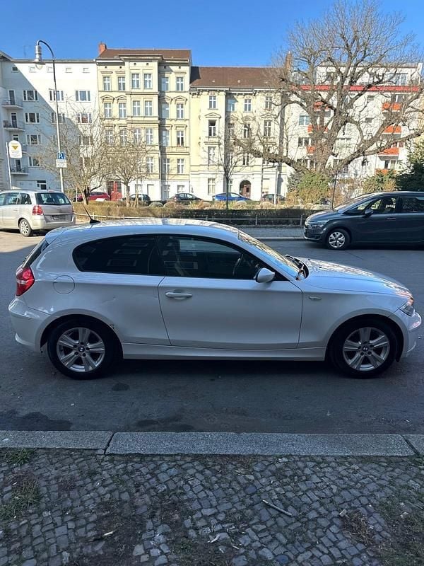 Gebraucht BMW 116 116 PS (85 kW) 2008 Weiß Kleinwagen