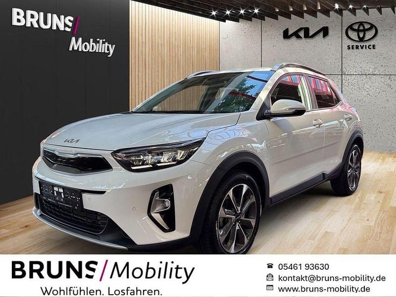 Schneeweiß Gebraucht 2024 Kia Stonic Spirit SUV | 20.490 € (Fairer Preis) - Bild 1/4