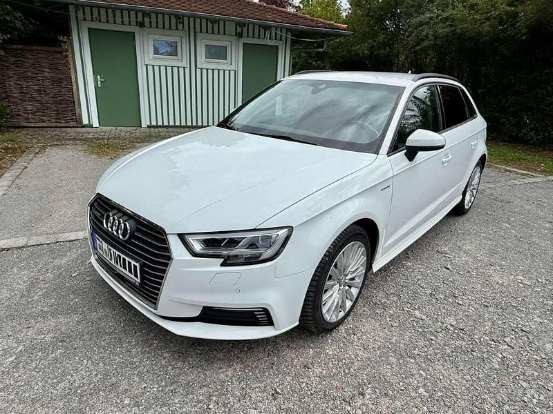 Gebraucht 2016 Audi A3 Sportback e-tron Design Limousine | 17.200 € (Fairer Preis) - Bild 1/4