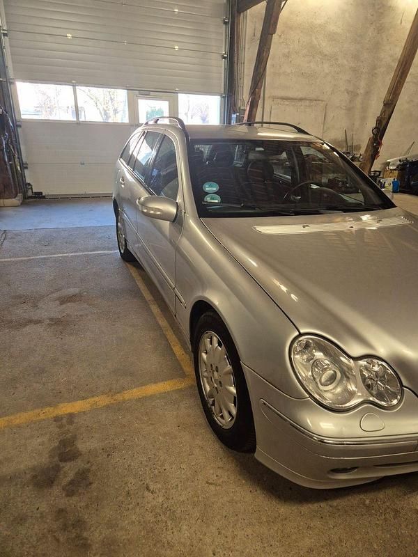 Gebraucht Mercedes C240 170 PS (125 kW) 2003 Silber Kombi