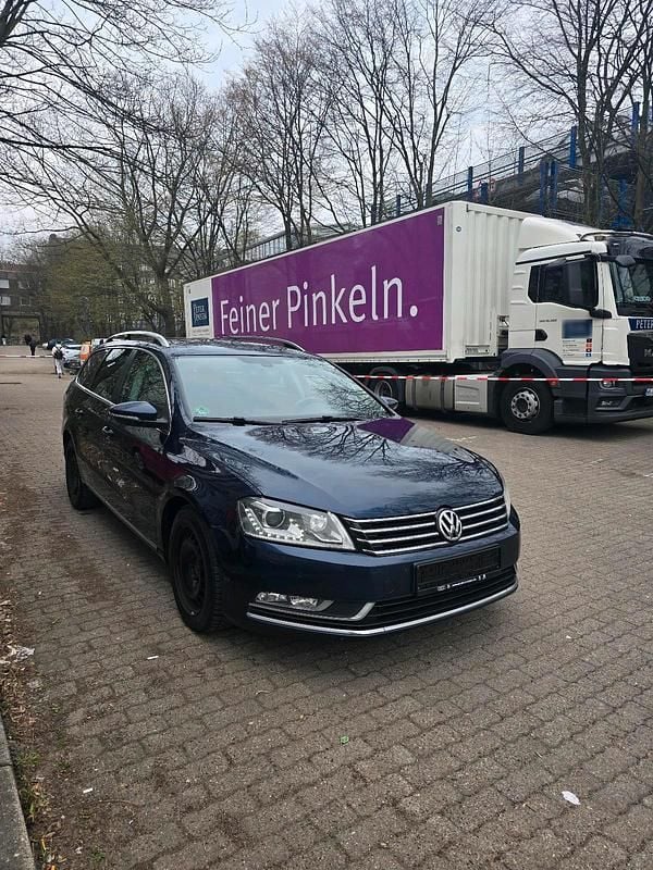 Gebraucht VW Passat 140 PS (102 kW) 2013 Blau Kombi