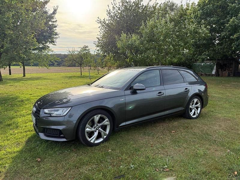 Grau Gebraucht 2019 Audi A4 S-Line Kombi | 21.200 € (Superpreis) - Bild 1/4