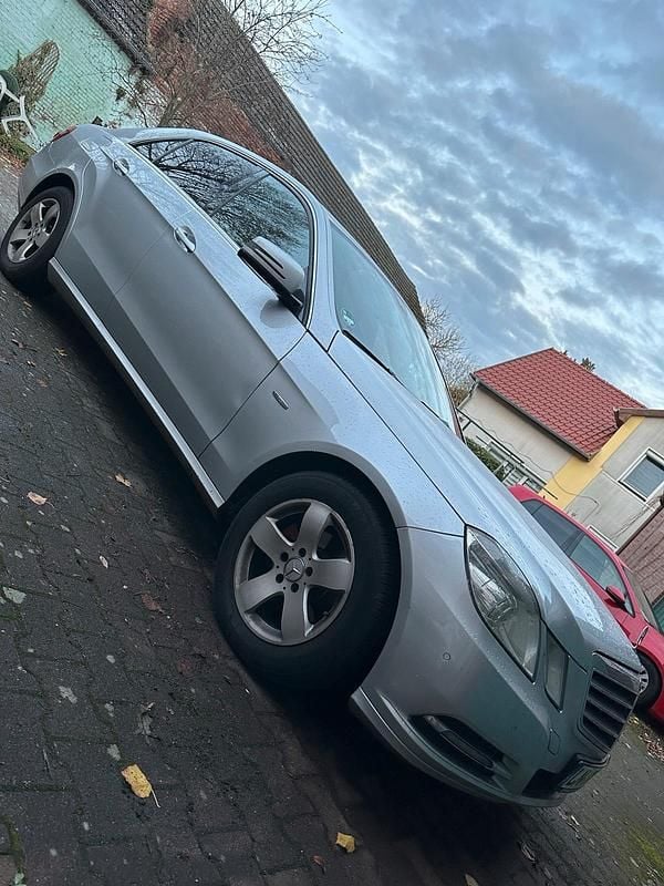 Gebraucht Mercedes E200 136 PS (100 kW) 2012 Silber Limousine