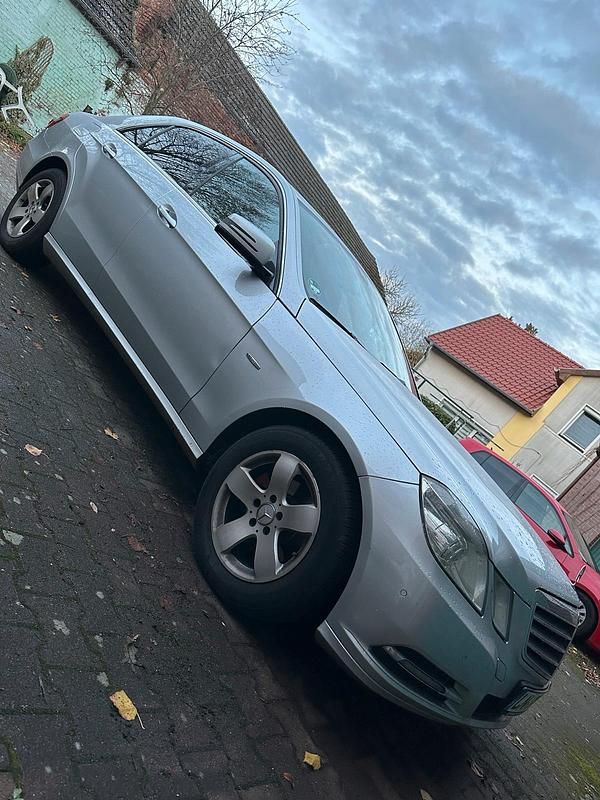 Gebraucht Mercedes E200 2012 Silber Limousine